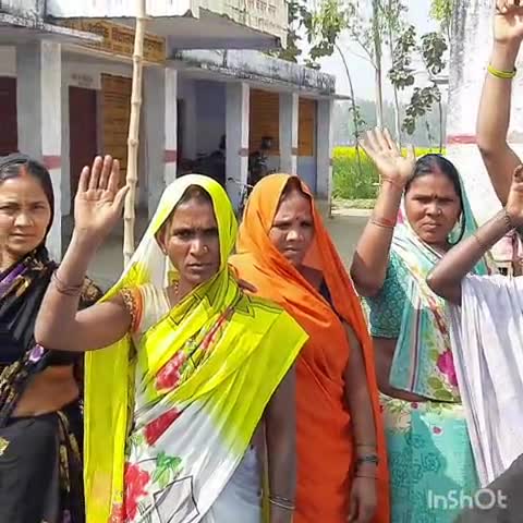 धनघटा: गागरगाड ग्राम प्रधान के खिलाफ ग्रामीणों ने किया प्रदर्शन, पीएम आवास योजना में लगाया धन उगाही का आरोप #ग्राम_प्रधान
