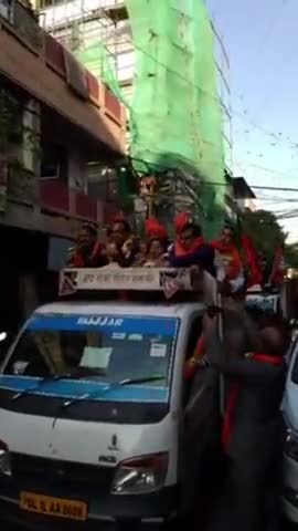 विवेक विहार: गांधी नगर विधानसभाक्षेत्र से भाजपा के विजेता उम्मीदवार अनिल बाजपेयी ने कांति नगर में से चालू की विजय रैली। #बीजेपी #दिल्ली_चुनाव