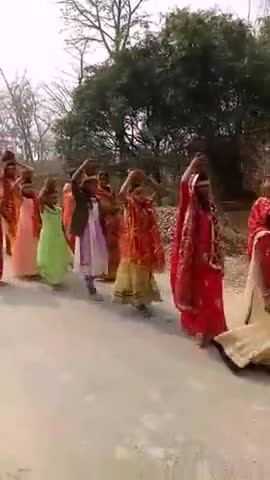 कल्याणपुर: कल्याणपुर प्रखंड के लदौरा स्थित ब्रह्म स्थान के प्रांगण में कलश यात्रा के साथ शुरू हुआ अष्टयाम महायज्ञ #धर्म #अष्टयाम