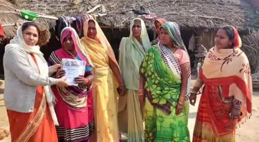 मोहम्मदी: कस्ता में कांग्रेस कार्यकर्ताओं ने किसान जागरण अभियान के तहत भरे किसानों के मांग पत्र #अजय_कुमार_लल्लू #प्रियंका_वाड्रा