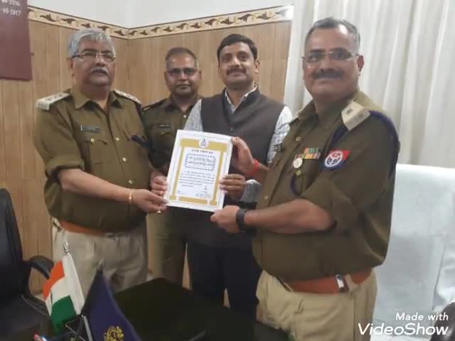 बाह: पिनाहट ब्लॉक प्रमुख को कारागार महानिदेशक ने किया सम्मानित #सम्मानित #ब्लॉक_प्रमुख