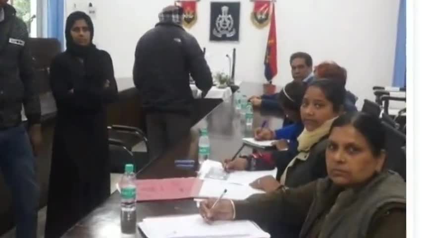 सहारनपुर: रिजर्व पुलिस लाइन में महिला परामर्श केंद्र के अंतर्गत दो पक्षों का कराया गया समझौता #समझौता #पुलिस_लाइन