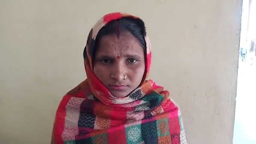 आंवला: आंवला के कंथरी जाफरपुर की महिला ने प्रधानमंत्री आवास दिलाने की मांग को लेकर SDM को सौंपा पत्र #प्रधानमंत्री_आवास #sdm
