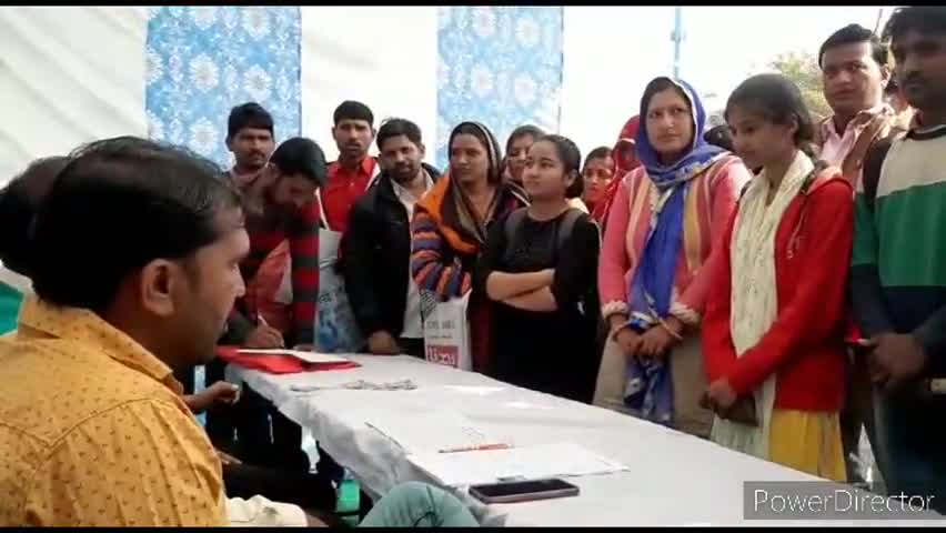 चूरू: ज़िला रोजगार मेले में उमड़ी युवक युवतियों की भीड़, प्लेसमेंट के लिए कंपनी ने भी लिया भाग #रोजगार_मेला