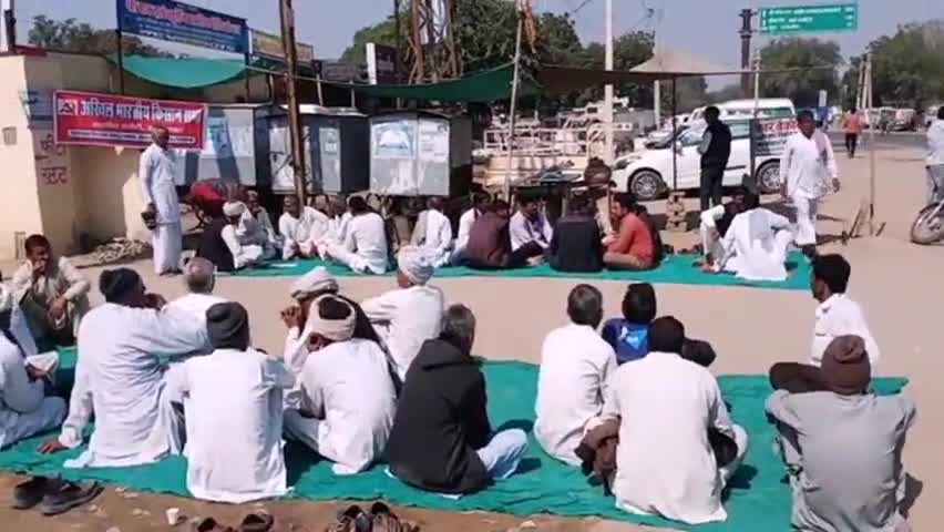सरदारशहर: उपखंड कार्यालय के बाहर विभिन्न समस्याओं को लेकर अखिल भारतीय किसान सभा ने दिया एक दिवसीय धरना #धरना #किसान_सभा