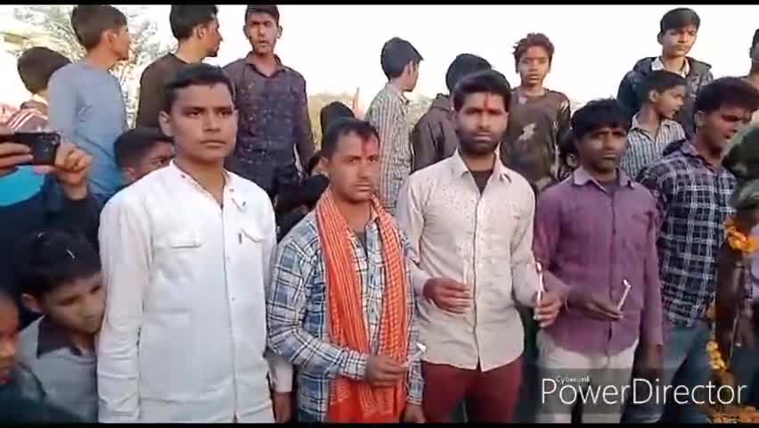 डीग: डीग के उपखंड गांव बेडम में पुलवामा हमले की बरसी को लेकर ग्रामीणों ने निकाला कैंडल मार्च #पुलवामा_शहीद #कैंडल_मार्च