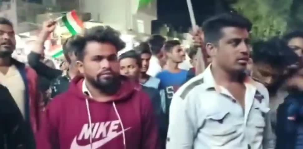 देवली: देवली में पुलवामा शहीदों की याद में युवाओं ने निकाला कैंडल मार्च, दी श्रद्धांजलि #पुलवामा_शहीद