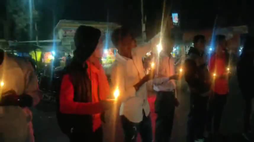 परसा: भेल्दी में हिंदू जागृति संघ द्वारा पुलवामा में शहीद वीर जवानों की याद में निकाला गया कैंडल मार्च #पुलवामा_शहीद