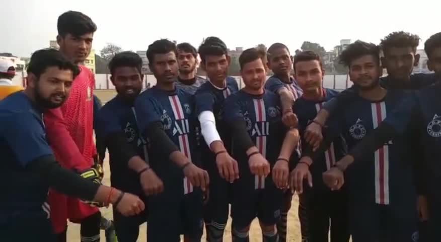 छपरा: राजेंद्र स्टेडियम में खिलाड़ियों ने काली पट्टी बांधकर पुलवामा हमले में शहीद जवानों को किया याद #पुलवामा_शहीद