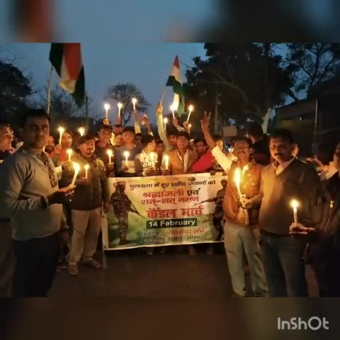 सोनपुर: सोनपुर व नयागांव में पुलवामा में शहीद जवानों को श्रद्धांजलि अर्पित करते हुए नौजवानों ने निकाला कैंडल मार्च #पुलवामा_शहीद