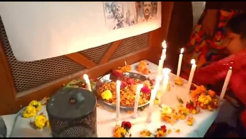 नरेला: नत्थूपुरा की महिलाओं ने पुलवामा के शहीदों को याद कर निकाला कैंडल मार्च, कहा आज है ब्लैक डे #पुलवामा_हमला #कैंडल_मार्च