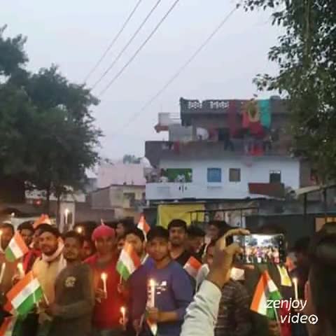 डुमरियागंज: डुमरियागंज में कैंडल मार्च निकालकर शहीद जवानों को दी गई श्रद्धांजलि #पुलवामा_हमला #कैंडल_मार्च