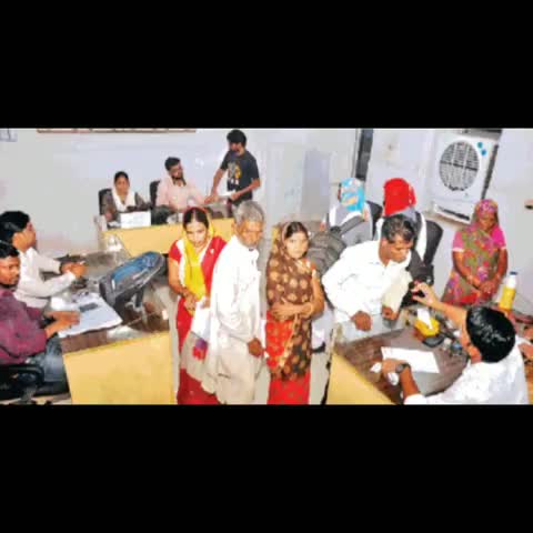 गुना: ज़िला अस्पताल में डॉक्टरों के रिक्त पदों के चलते मरीज कर रहे घंटों इंतजार, ओपीडी में बढ़ रही मरीजों की संख्या #ओपीडी