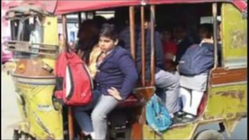 फर्रुखाबाद: ज़िले में चेकिंग के दौरान ARTO ने 5 स्कूली टैंपो को किया सीज, दूसरे वाहनों से बच्चों को भेजा स्कूल #चेकिंग #arto