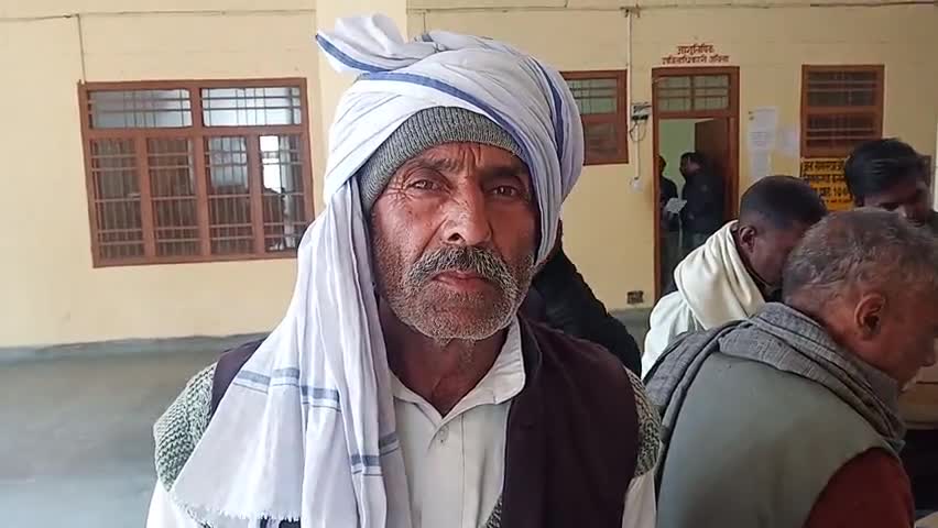 आंवला: बागरपुर में ग्रामीण ने लगाया मुख्य रास्ता बंद कर अवैध कब्जा करने का आरोप, SDM से की शिकायत #sdm #अवैध_कब्जा