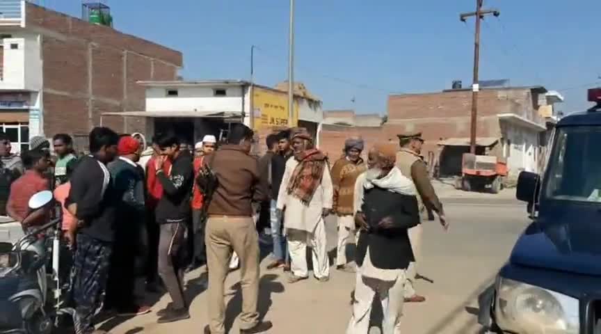 कैराना: कांधला बाईपास मार्ग पर अज्ञात व्यक्ति का शव पड़े होने की सूचना मिलने पर पहुंची पुलिस को जीवित मिला व्यक्ति #अफवाह #पुलिस