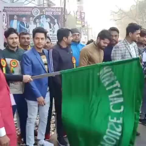 नवाबगंज: बस स्टॉप के पास डीएम ने मिनी मैराथन दौड़ को हरी झंडी दिखाकर किया मैराथन दौड़ का शुभारंभ #मैराथन #डीएम