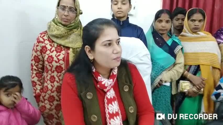 इटावा: जिला अस्पताल में डॉक्टर ने मरीजों के साथ मनाया वेलेंटाइन-डे, मरीजों को एकता व अखंडता का पढ़ाया पाठ #वेलेंटाइन_डे