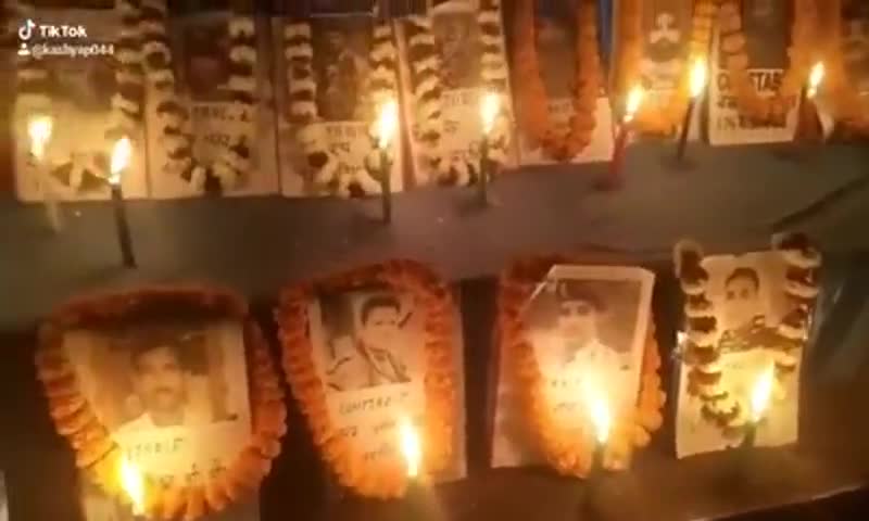 #पुलवामा #आतंकवादी #हमले में #शहीद #हुए #सभी #अमर #शहीदों को #शत-#शत #नमन।
#जय #हिंद.. #वन्देमातरम।😭🙏🙏🙏