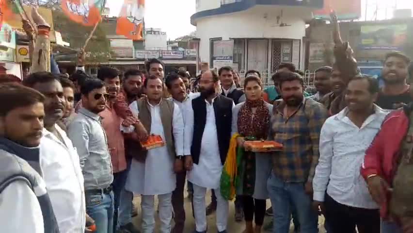 सतना जिला भाजपा युवा मोर्चा द्वारा बीडी शर्मा के प्रदेश अध्यक्ष बनने पर बांटी गई मिठाईयां #भाजपा_युवा_मोर्चा