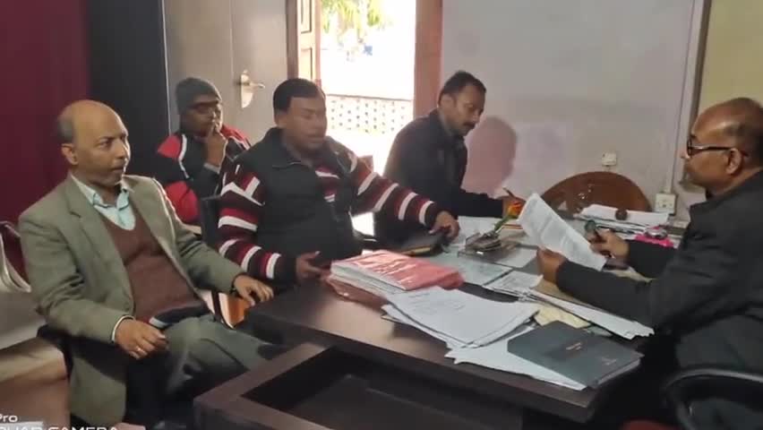 मैनाटांड़: मैंनाटांड़ मे मिड डे मील की गुणवत्ता में सुधार को लेकर अनुश्रवण समिति सदस्यों की हुई बैठक #मिड_डे_मील