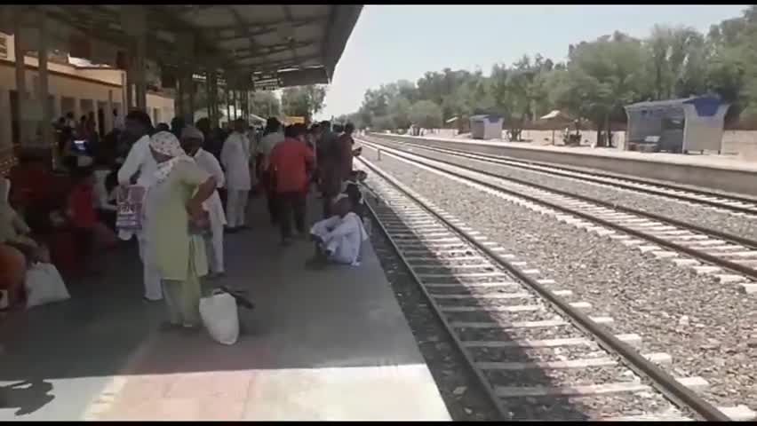 रायसिंहनगर: कस्बे के विभिन्न संगठनों ने की रायसिंहनगर के रेलवे स्टेशन पर GRP चौकी खोलने की मांग #रेलवे_स्टेशन