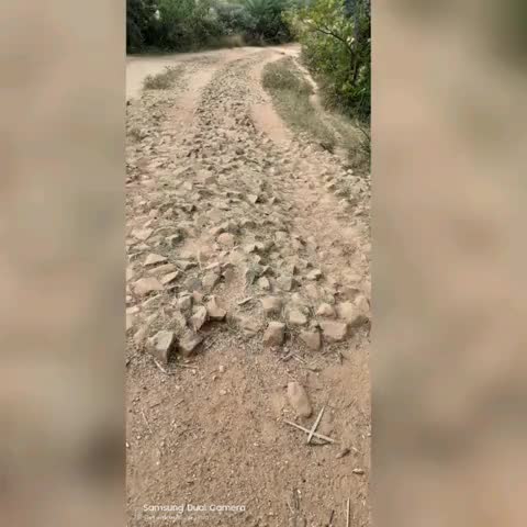 गोपीकांदर: बुसकीडंगाल का मुख्य मार्ग पूरी तरह से है जर्जर, ग्रामीणों द्वारा आवेदन देने के बाद भी नहीं बनवाई गई सड़क #सड़क_निर्माण