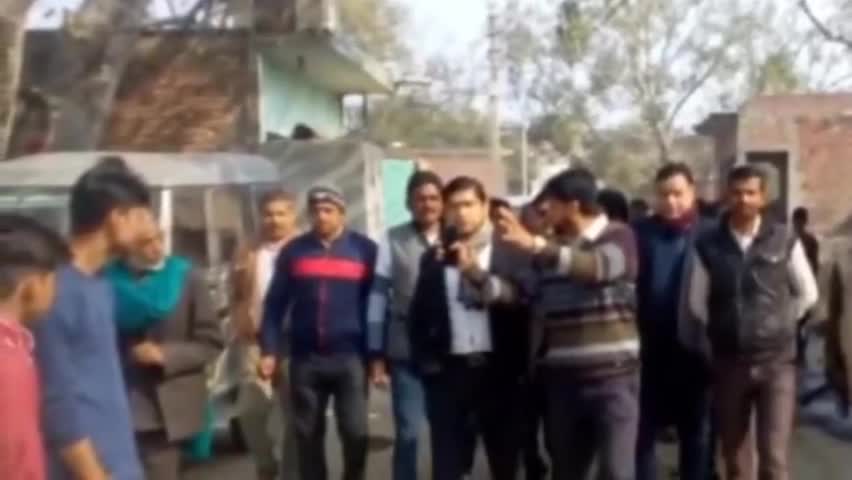अमृतपुर: अमृतपुर क्षेत्र में सीडीओ ने रुकवाया पेड़ का कटान #कटान #सीडीओ