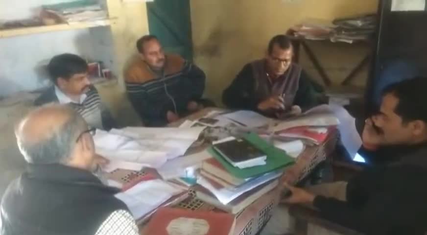 कैराना: कैराना में प्रशासन ने सीमा विवाद से संबंधित गांवों के सजरे हरियाणा प्रशासन को सौंपे #सीमा_विवाद