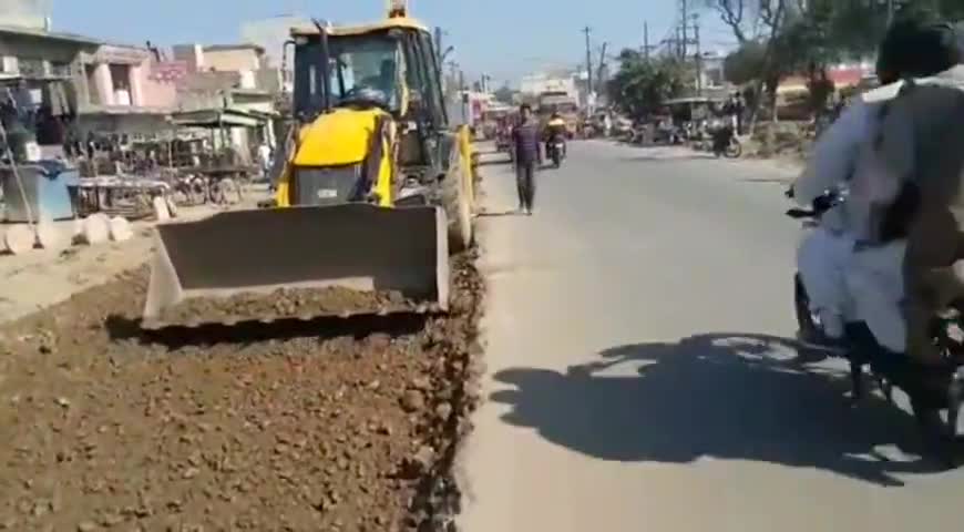 कैराना: नगर पालिका ने डिवाइडर निर्माण से पूर्व सड़क चौड़ीकरण का कार्य कराया शुरू, जाम से मिलेगी राहत #सड़क_निर्माण #नगर_पालिका