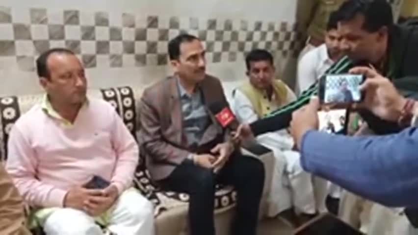 नागौर: खींवसर विधायक नारायण बेनीवाल आज हनुमानगढ़ जिले के दौरे पर है ,विधायक बेनीवाल सर्किट हाउस में प्रेस से हुए रूबरू
#सर्किट हाउस # नारायण बेनीवाल