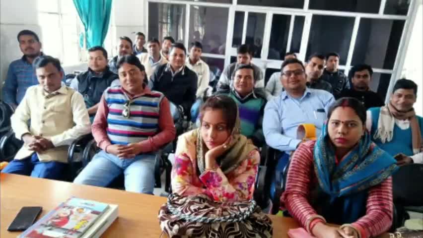 पचरुखी: पचरुखी पीएचसी स्थित सभागार में प्रशिक्षु डॉक्टरों को दिया गया प्रशिक्षण #डाक्टर