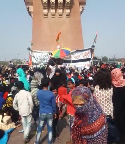 घंटाघर में सीएए व एनआरसी के विरोध में महीने भर से प्रदर्शन कर रही हैं महिलाएं #सीएए #एनआरसी
