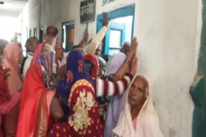 आंदर: आंदर प्रखंड कार्यालय में पेंशनधारियों का बायोमेट्रिक मशीन के माध्यम से किया गया भौतिक सत्यापन #पेंशनधारी