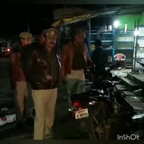 महरौनी: मड़ावरा पुलिस ने पैदल गश्त कर सुरक्षा व्यवस्था का लिया जायजा #गश्त #पुलिस