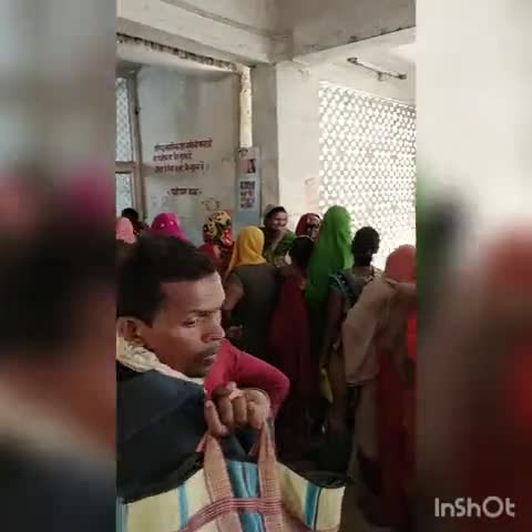 सिमरी बख्तियारपुर: अनुमंडलीय अस्पताल सिमरी बख्तियारपुर के ओपीडी में मरीजों द्वारा रजिस्ट्रेशन पर्ची कटाने के लिए काउंटर पर उमड़ी भीड़ #ओपीडी