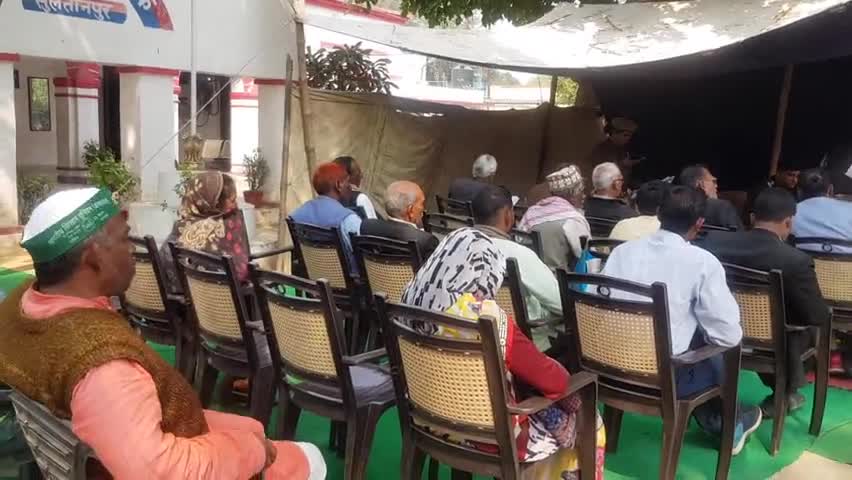 सुल्तानपुर: पुलिस अधीक्षक कार्यालय पर सुनी गई लोगों की समस्याएं, सीओ सिटी रहे मौजूद #सीओ #जनसमस्याएं