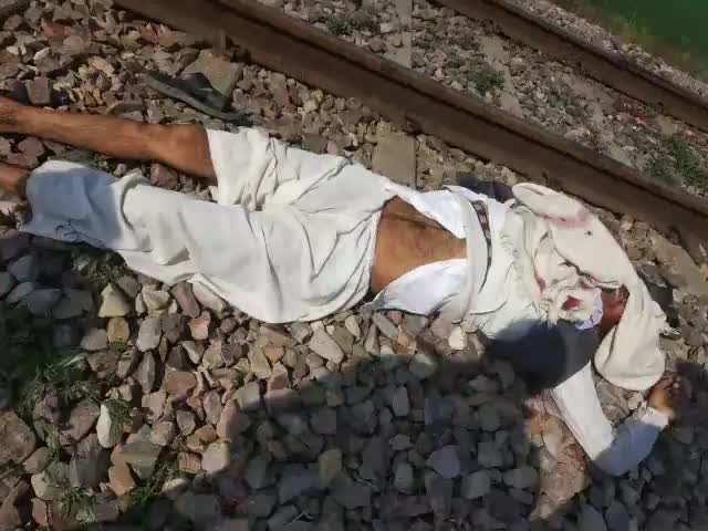 रामपुर मनिहारन: #nanauta: जंधेड़ी में ट्रेन से गिरकर व्यक्ति की मौत, पुलिस ने शव को पोस्टमार्टम के लिए भेजा
#हादसा #accident #trainaccident