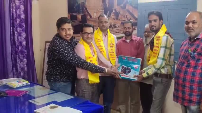 सोजत: सोजतरोड में मुस्लिम युवाओं ने भेंट की राजकीय विद्यालय में पानी की मोटर, विद्यालय में नहीं होगी पानी की कमी #जल_समस्या
