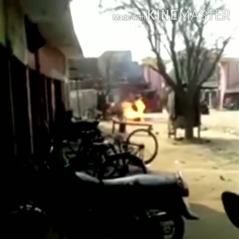 बिसवां: खुरवालिया चौराहे पर चाट के ठेले पर लगे गैस सिलेंडर में लगी आग, स्थानीय लोगों की सूझ-बूझ से बड़ा हादसा टला #अग्निकांड