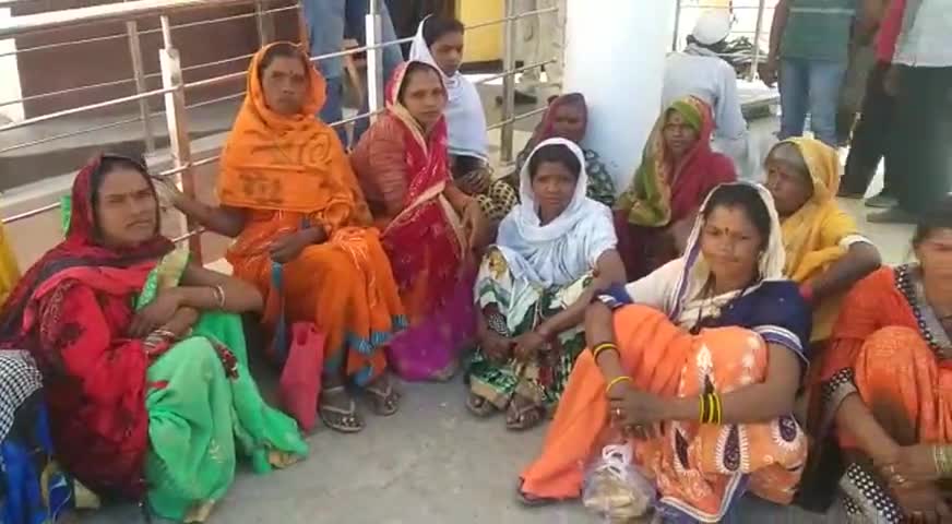 आमला: बोथिया ब्राह्मणवाड़ा गांव में दो किलो मीटर दूर से पानी लाने को मजबूर लोग, कलेक्टर को दिया ज्ञापन ﻿#कलेक्टर #जलसंकट