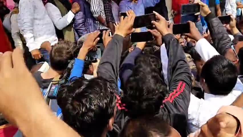 समस्तीपुर: हाउसिंग बोर्ड मैदान में कन्हैया कुमार ने सभा के दौरान लगवाए आजादी के नारे #कन्हैया_कुमार