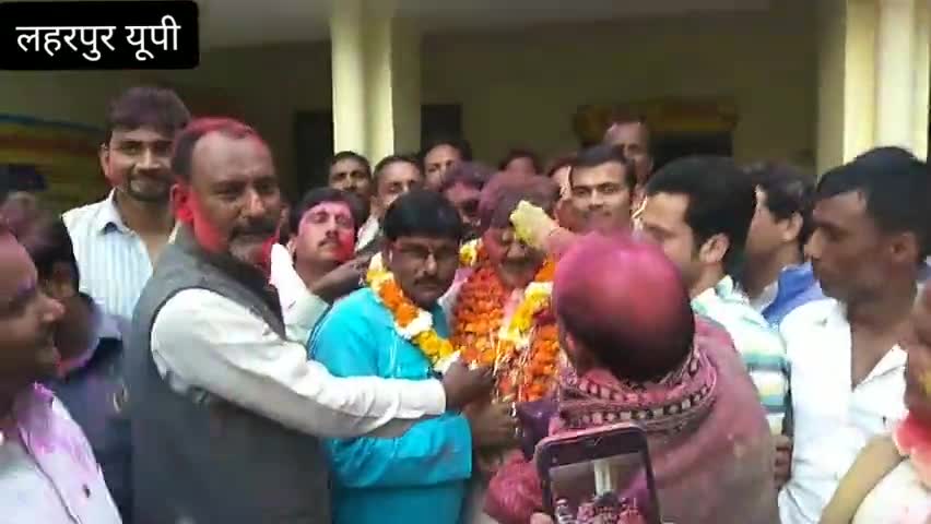 लहरपुर: निर्विरोध ब्लॉक प्रमुख चुने जाने पर परमेश्वर भार्गव का समर्थकों ने किया भव्य स्वागत #ब्लॉक_प्रमुख
