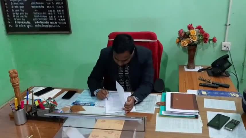 मोहनिया: मोहनिया प्रखंड मुख्यालय पर 25 फरवरी को शिविर लगाकर 146 लोगों को दिया जाएगा पीएम आवास योजना का लाभ #पीएम_आवास_योजना