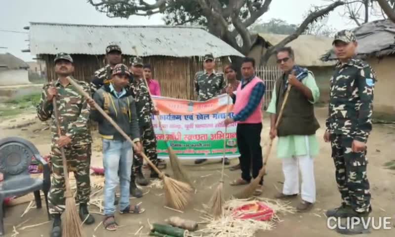 आदापुर: आदापुर एसएसबी कैम्प में नेहरू युवा केन्द्र के नेतृत्व में चलाया गया स्वच्छता अभियान #स्वच्छ_भारत_अभियान