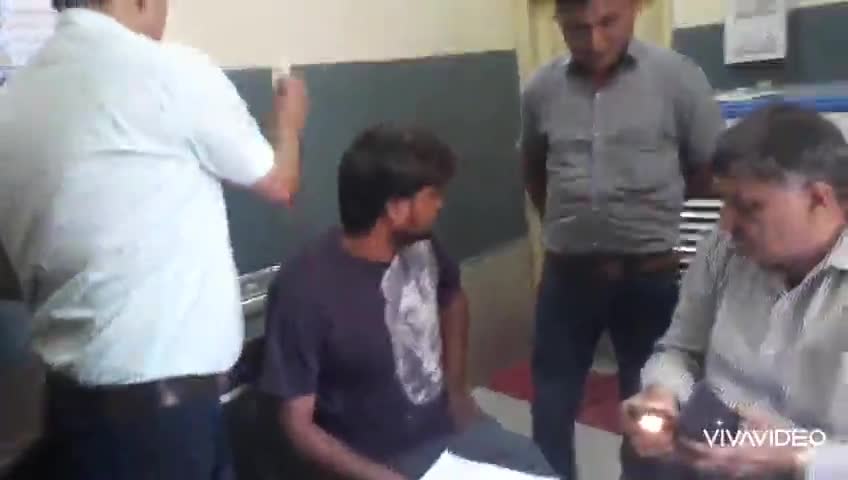 लाडपुरा: अशोक कॉलोनी में पत्नी ने पति को मारे चाकू, पति गंभीर हालत में निजी अस्पताल में भर्ती #चाकूबाजी #विवाद