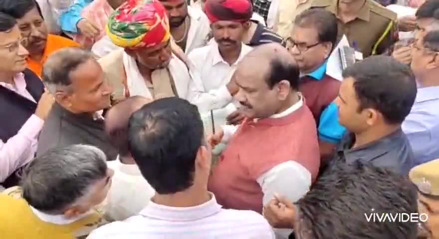 लाडपुरा: लोकसभा अध्यक्ष ओम बिरला पहुंचे कोटा, अपने निजी आवास पर कार्यकर्ताओं और पत्रकारों से की वार्ता #ओम_बिरला #लोकसभा_अध्यक्ष