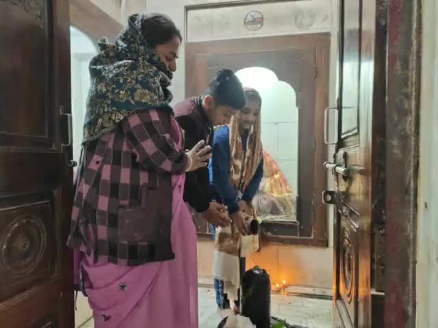 रामपुर मनिहारन: #nanauta: कुदरत पर श्रद्धा भारी, बारिश के चलते भी मन्दिरो में पहुंचे श्रद्धालु, भगवान शिव का किया जलाभिषेक
#mahashivratri #shiv #bholenath