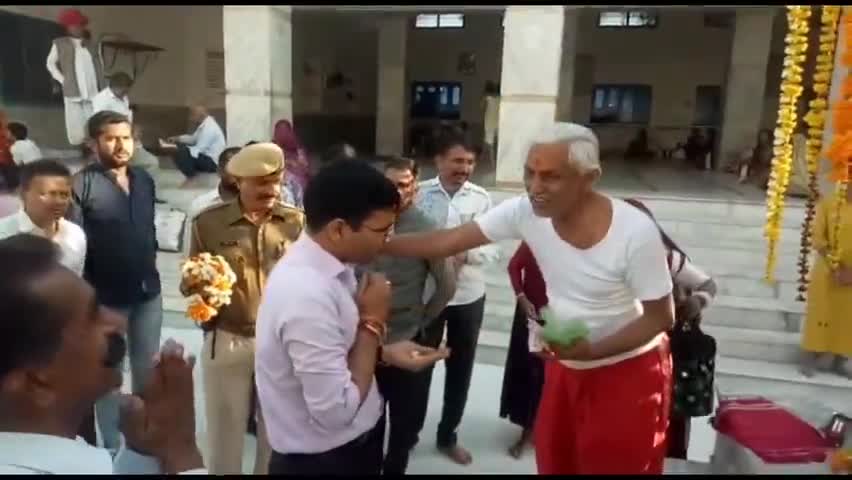 भीनमाल: रामसीन-जिला कलेक्टर ने किए आपेश्वर महादेव के दर्शन, मांगी खुशहाली की कामना #जिला_कलेक्टर