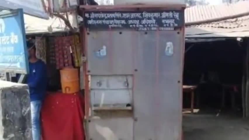 डुमरियागंज: नगर पंचायत द्वारा 1.50 लाख की लागत से लगाए गए 3 वाटर कूलर में से 2 खराब जबकि 1 वाटरकूलर से आता है गंदा पानी #ईओ